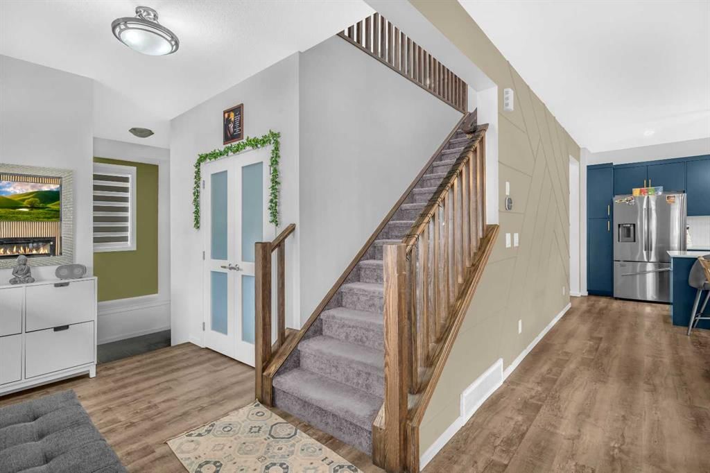 271 Carringham Road NW, Calgary — photo 5 of 31