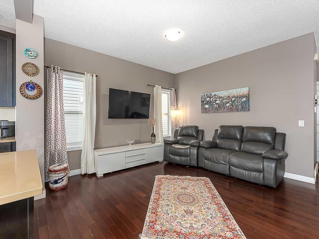 393 Panton Way NW, Calgary — photo 5 of 27