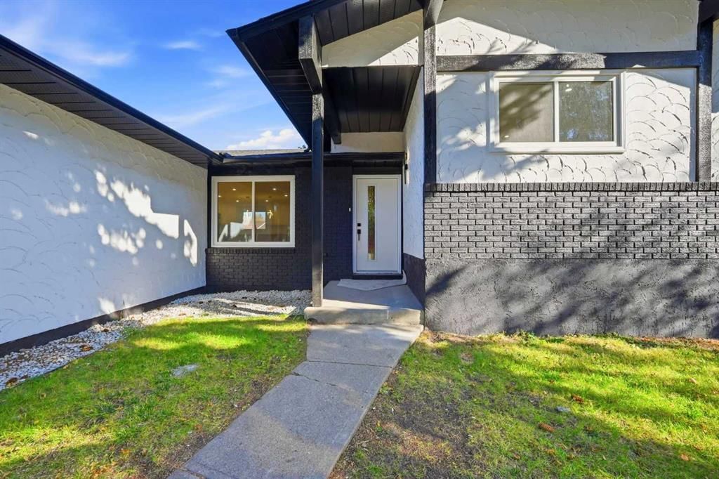460 Queensland Place SE, Calgary — photo 3 of 50