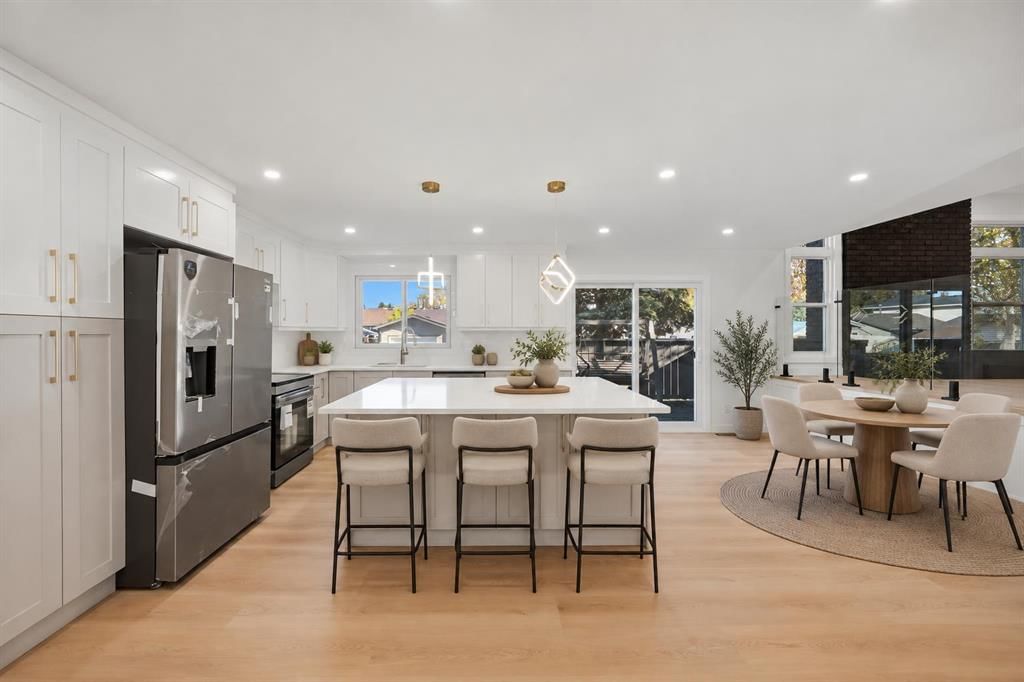 460 Queensland Place SE, Calgary — photo 4 of 50