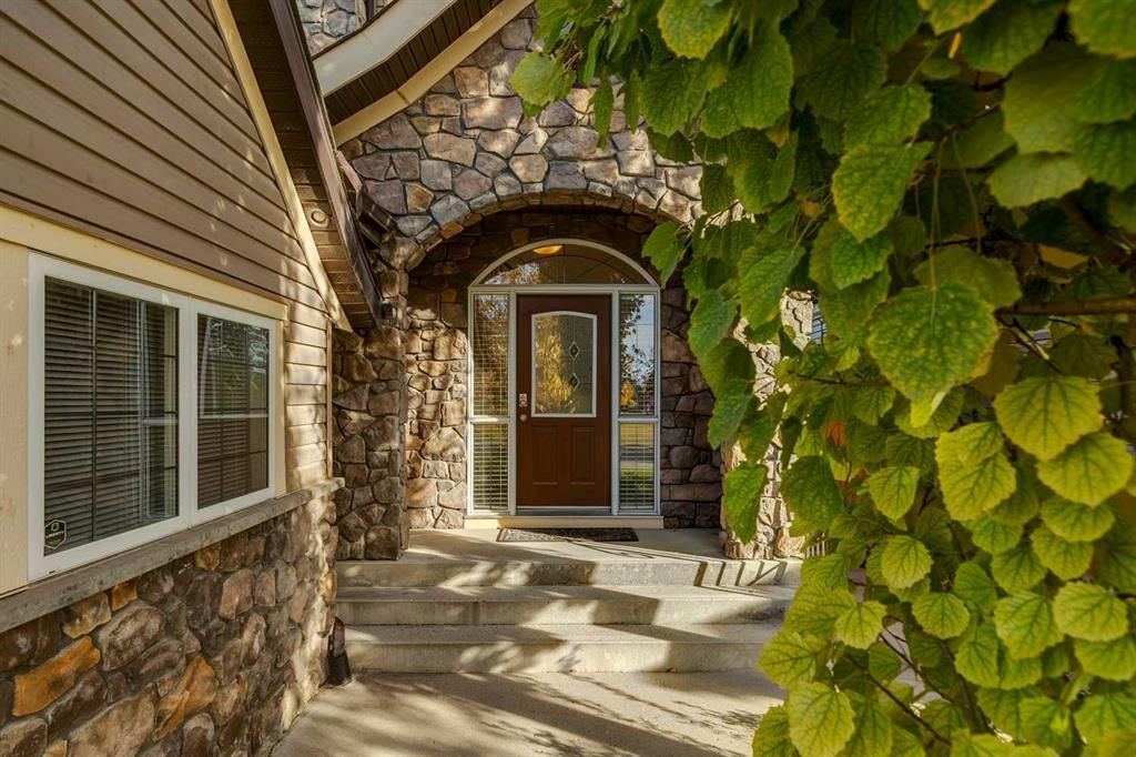 270 Cougar Ridge Drive SW, Calgary — photo 4 of 50