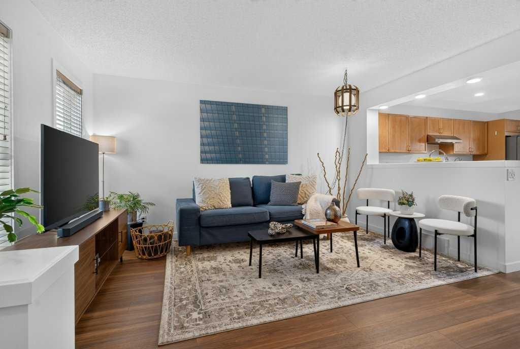 223 Elgin Point SE, Calgary — photo 5 of 46