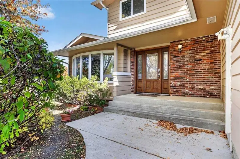 316 Parkland Way SE, Calgary — photo 3 of 46
