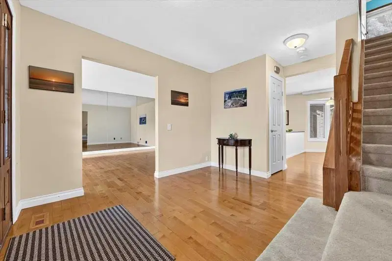 316 Parkland Way SE, Calgary — photo 5 of 46