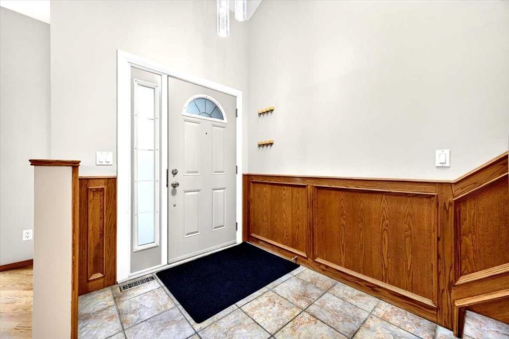 26 Evergreen Terrace SW, Calgary — photo 4 of 50