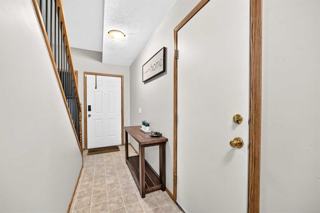 187 Millview Green SW, Calgary — photo 3 of 40
