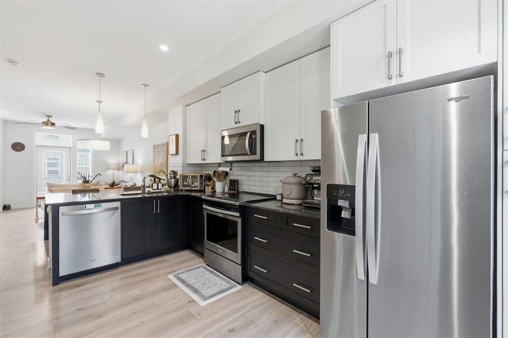29 Legacy Path SE, Calgary — photo 3 of 25