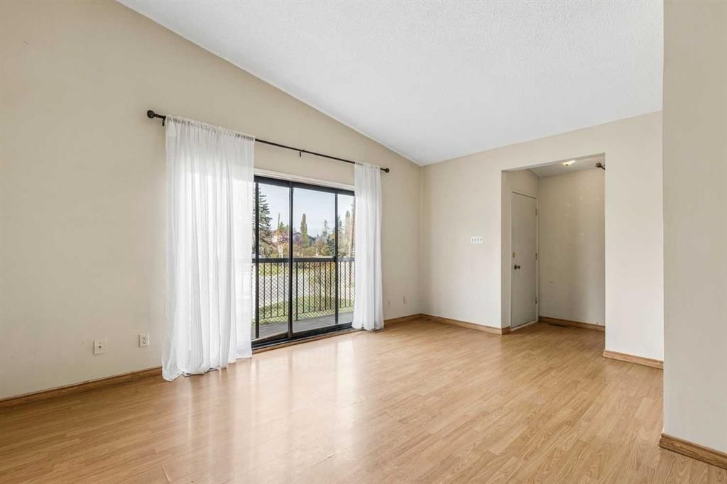 4108 67 Street NW, Calgary — photo 2 of 19