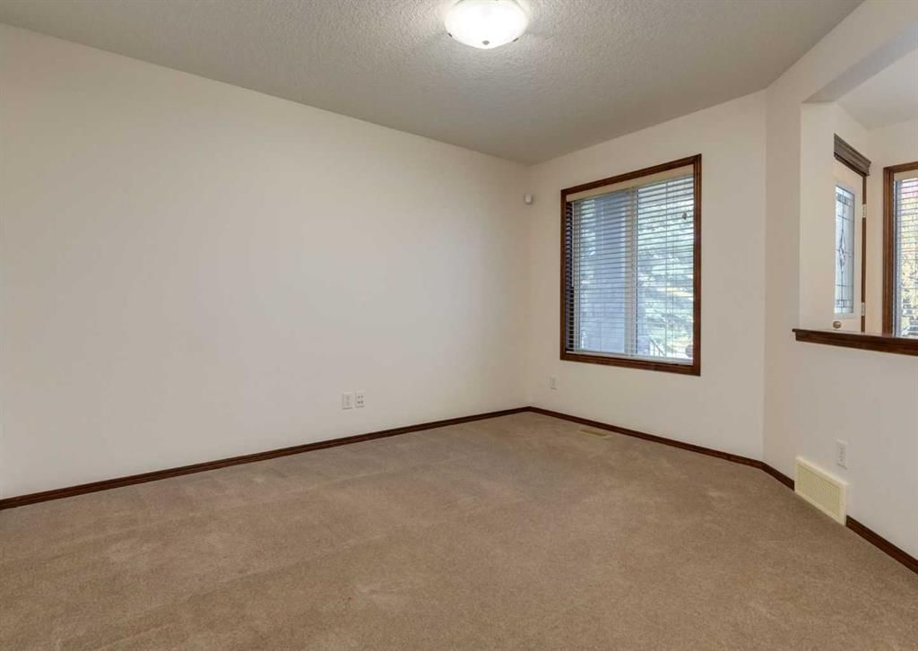 424 Hidden Creek Boulevard NW, Calgary — photo 4 of 43
