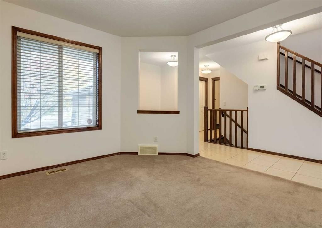 424 Hidden Creek Boulevard NW, Calgary — photo 5 of 43