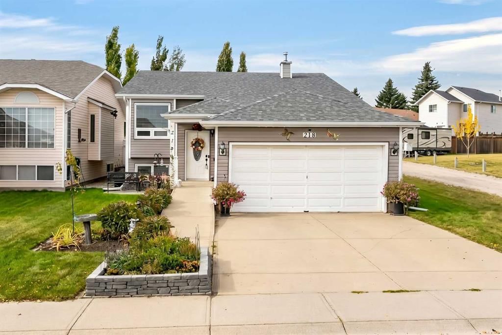 218 Coventry Close NE, Calgary — photo 2 of 45