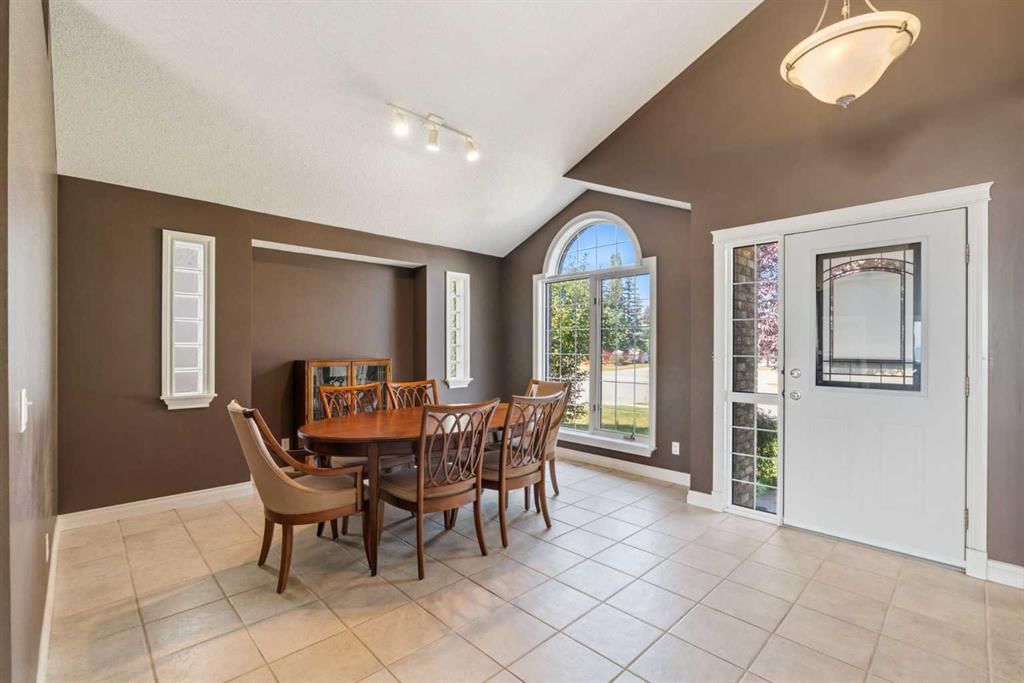 215 Rocky Ridge Drive NW, Calgary — photo 3 of 45