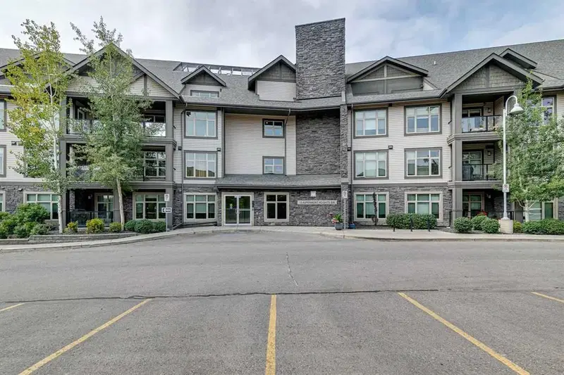 225, 15 Aspenmont Heights SW, Calgary — photo 2 of 28