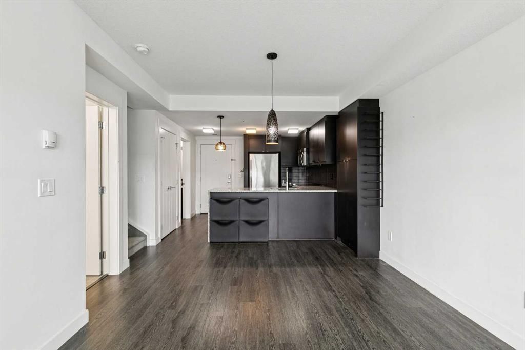 225, 15 Aspenmont Heights SW, Calgary — photo 5 of 28