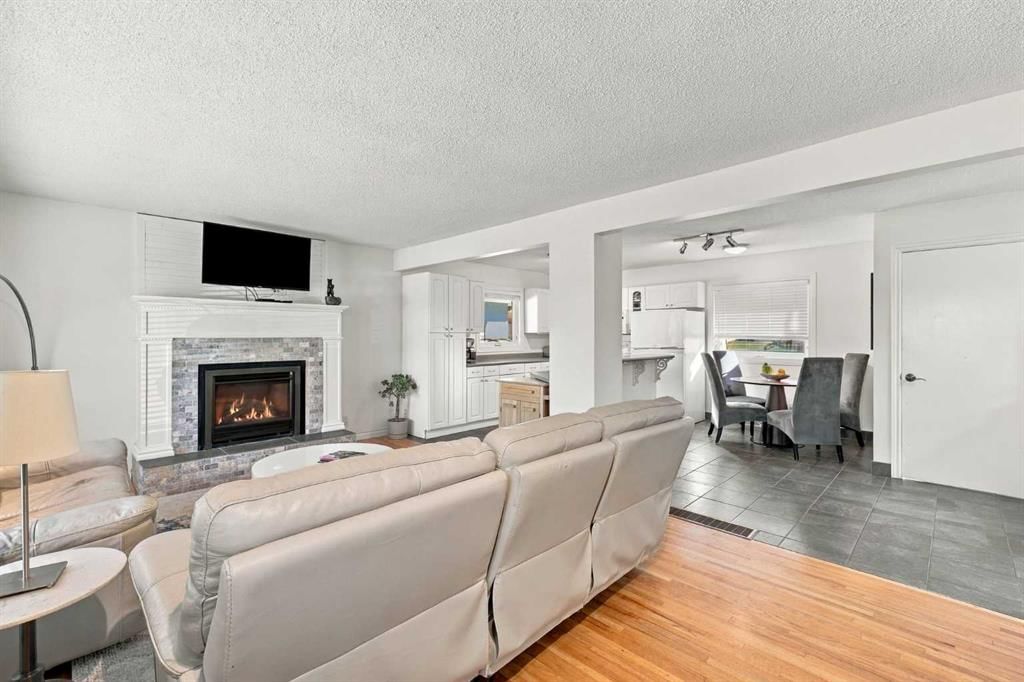 4011 25 Avenue SW, Calgary — photo 4 of 50