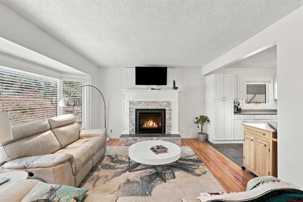 4011 25 Avenue SW, Calgary — photo 5 of 50
