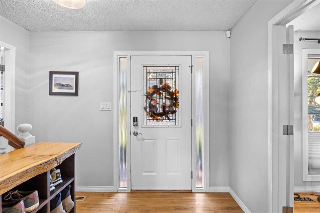 311 Glamorgan Crescent SW, Calgary — photo 3 of 50