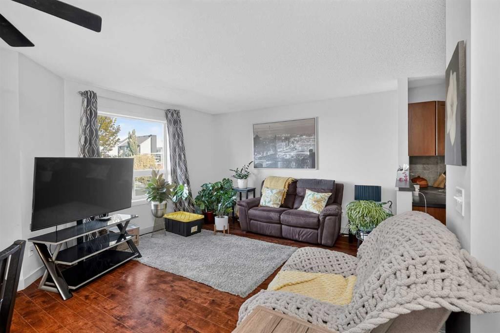 202 Bayside Point SW, Airdrie — photo 4 of 36