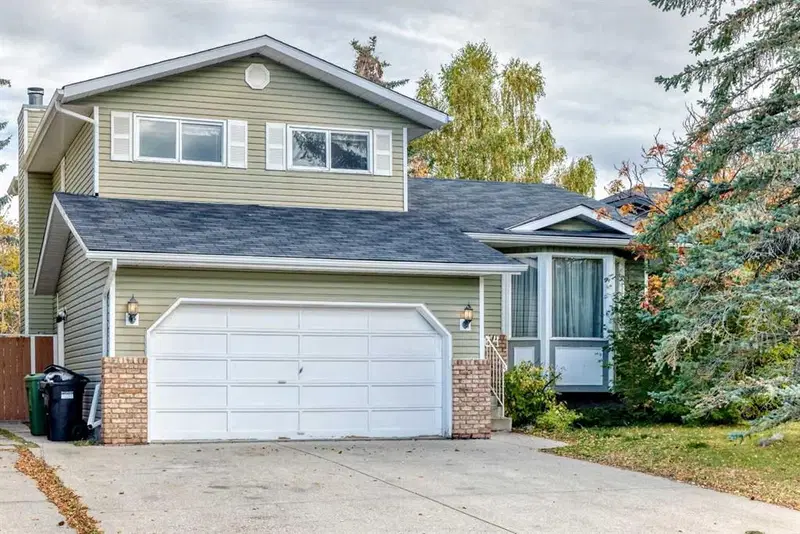 64 Edforth Crescent NW, Calgary — main listing photo