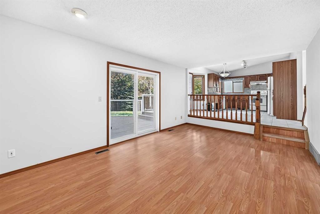 64 Edforth Crescent NW, Calgary — photo 4 of 50