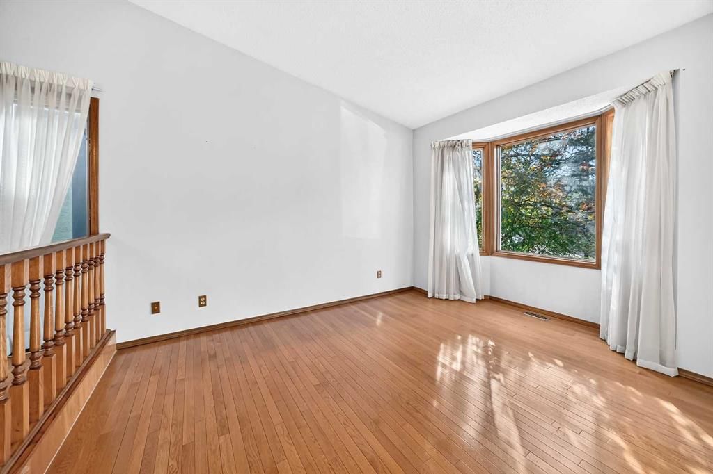64 Edforth Crescent NW, Calgary — photo 5 of 50