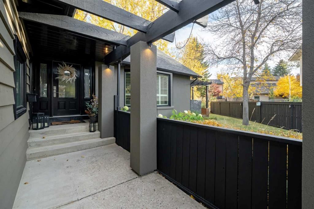 31 Canterville Bay SW, Calgary — photo 2 of 50