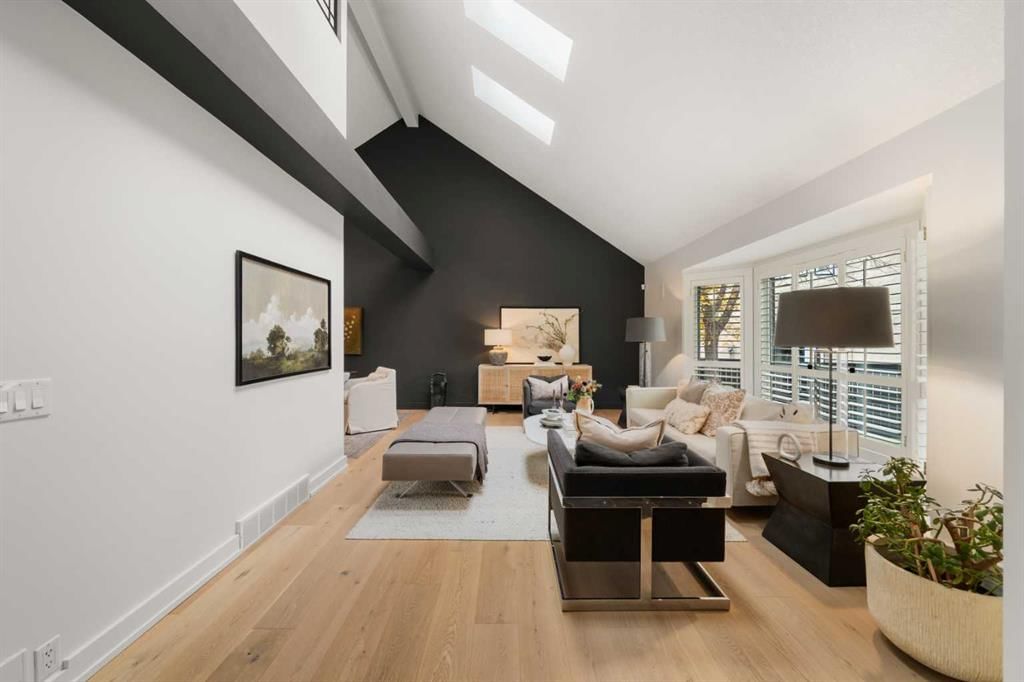 31 Canterville Bay SW, Calgary — photo 5 of 50