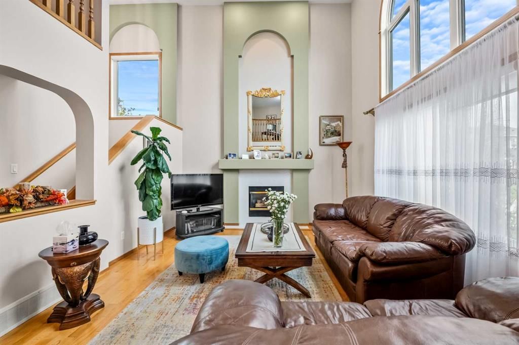 108 Citadel Circle NW, Calgary — photo 4 of 50