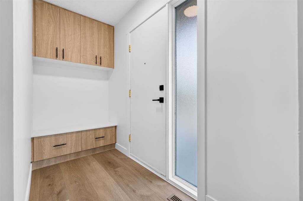 905, 5340 17 Avenue SW, Calgary — photo 3 of 47