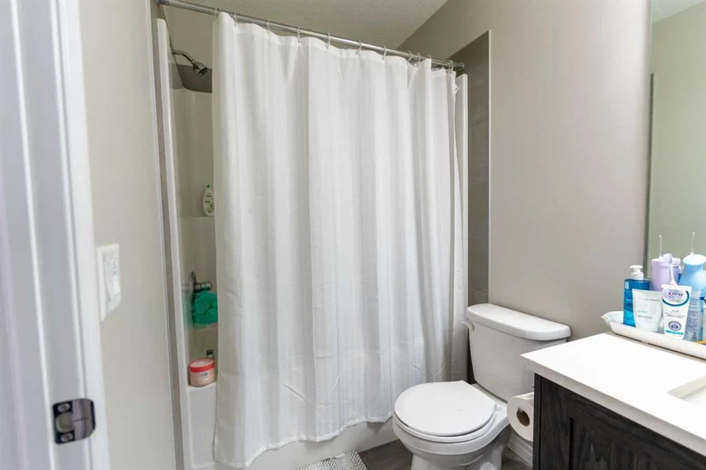 99 Hillcrest Close SW, Airdrie — photo 3 of 41