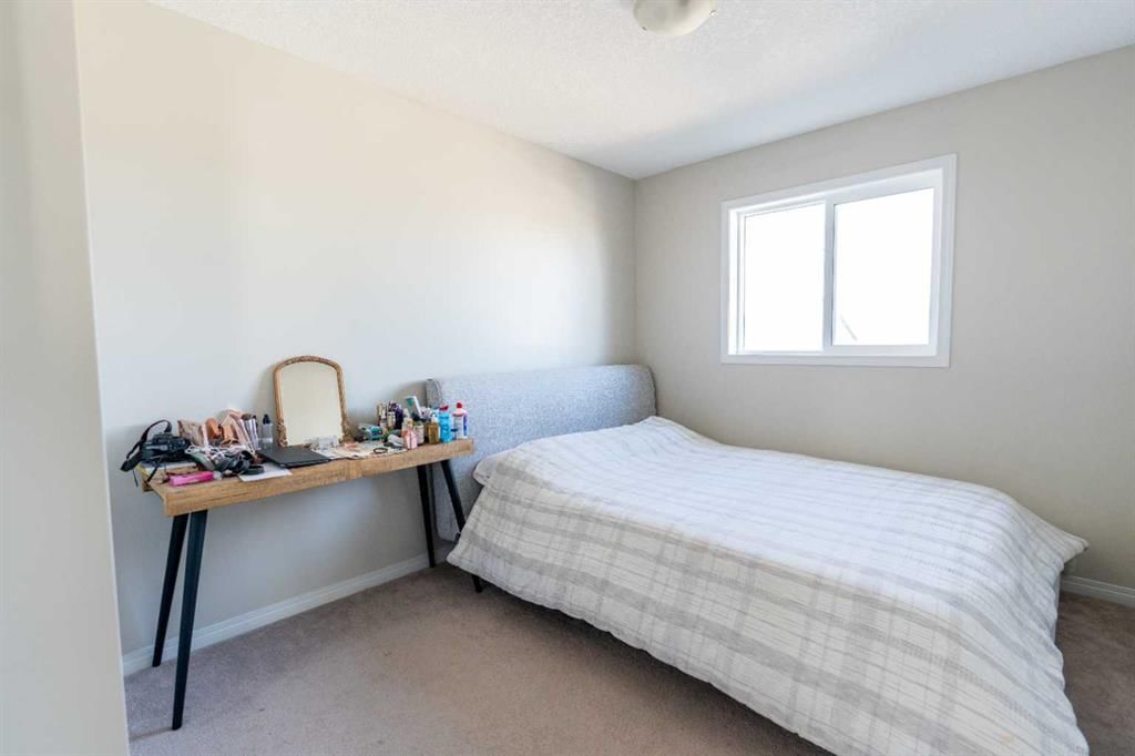 99 Hillcrest Close SW, Airdrie — photo 4 of 41