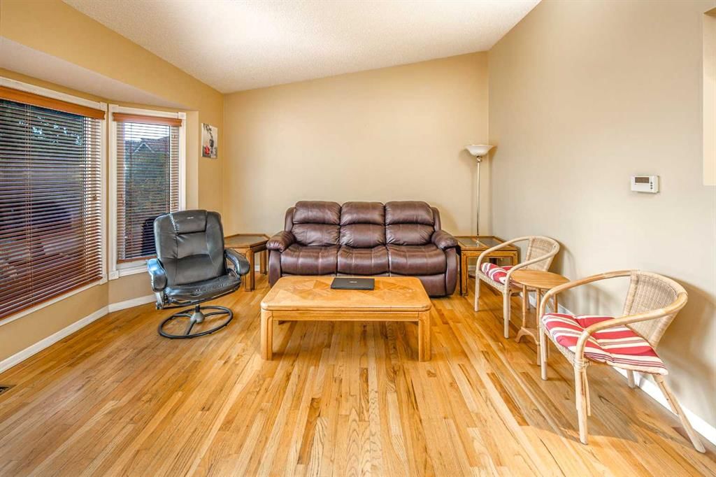 28 Hawkcliff Place NW, Calgary — photo 2 of 28