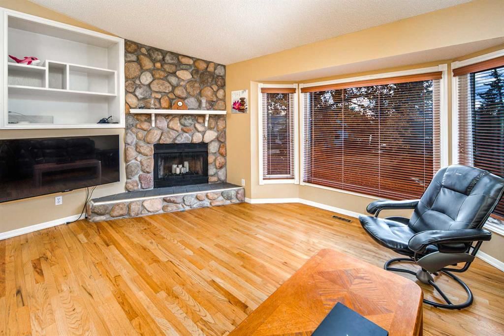 28 Hawkcliff Place NW, Calgary — photo 3 of 28