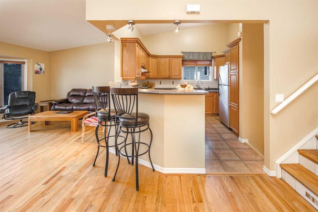 28 Hawkcliff Place NW, Calgary — photo 5 of 28