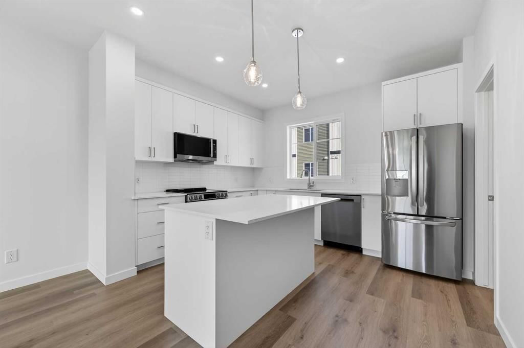 30 Creekside Avenue SW, Calgary — photo 2 of 30