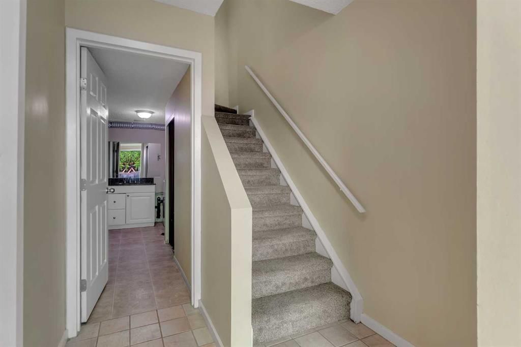 8, 643 4 Avenue NE, Calgary — photo 4 of 36