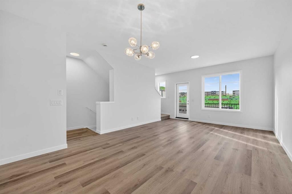 26 Creekside Avenue SW, Calgary — photo 4 of 30