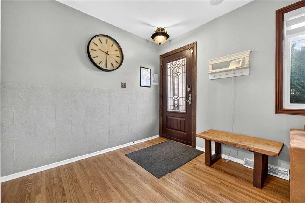 624 24 Avenue NE, Calgary — photo 3 of 43