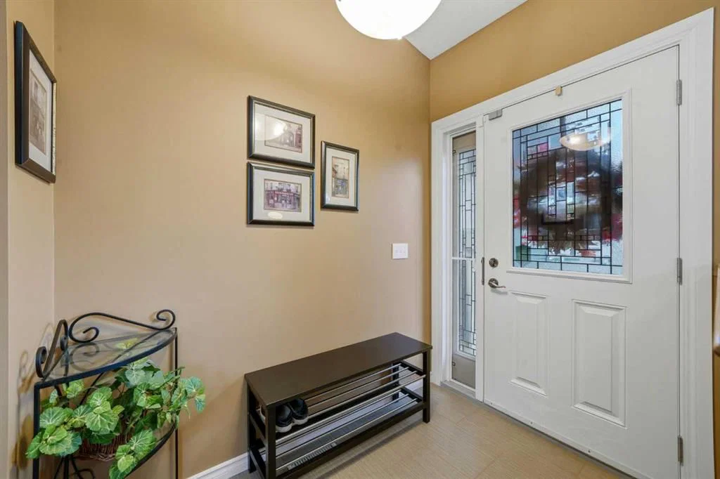 20 Sunlake Road SE, Calgary — photo 4 of 47