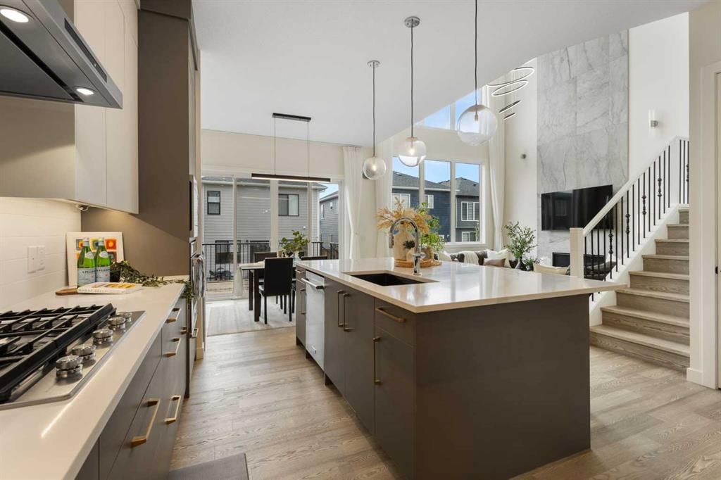 24 Aspen Woods Park SW, Calgary — photo 4 of 42