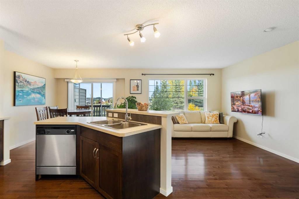 262 Panamount Way NW, Calgary — photo 4 of 36