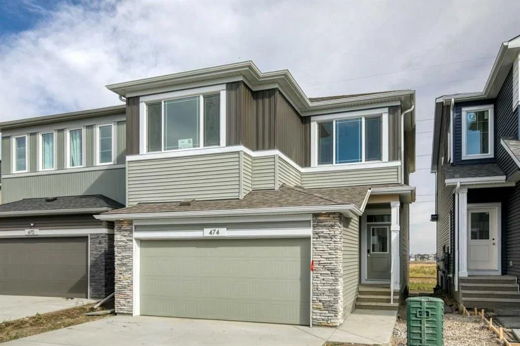 474 Hotchkiss Manor SE, Calgary — main listing photo