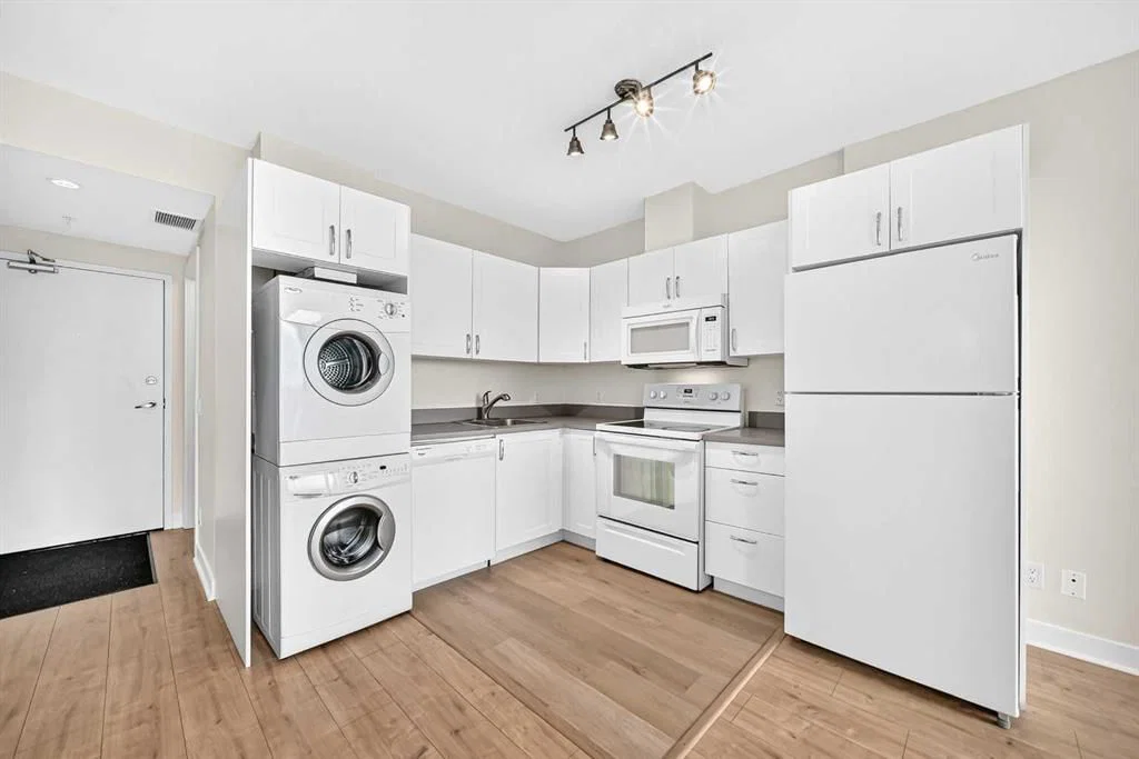 502, 30 Brentwood Common NW, Calgary — photo 2 of 31