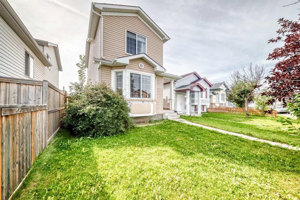 21 MARTIN CROSSING Link NE, Calgary — photo 3 of 43