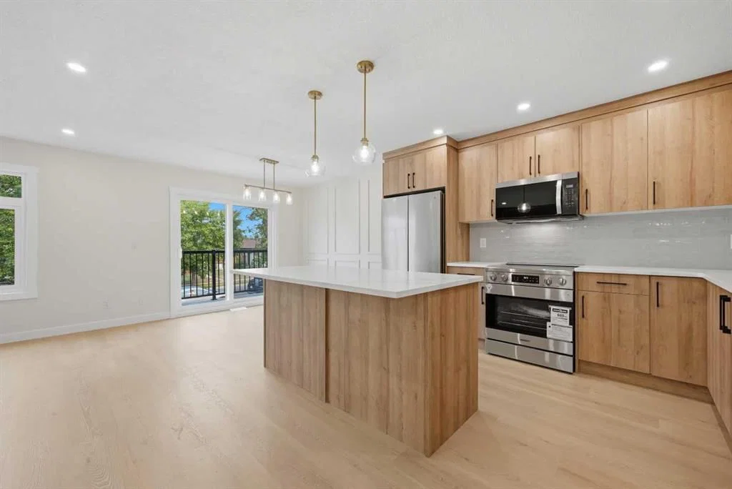 1387 Berkley Drive NW, Calgary — photo 3 of 47