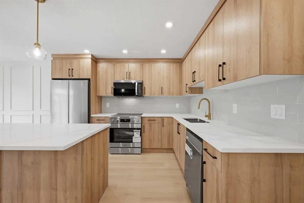 1387 Berkley Drive NW, Calgary — photo 4 of 47