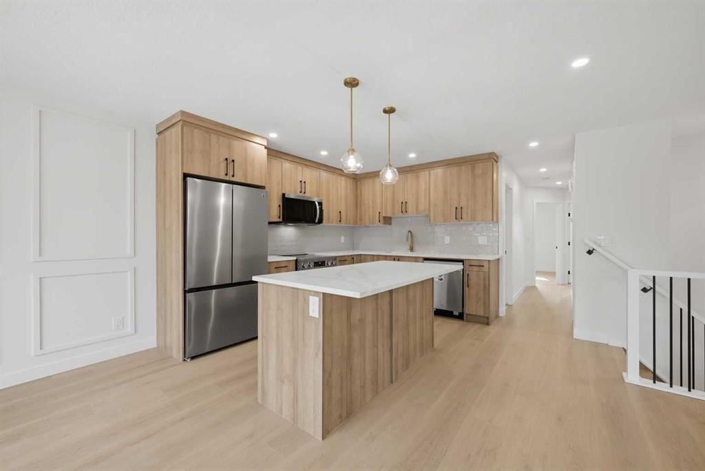 1387 Berkley Drive NW, Calgary — photo 5 of 47