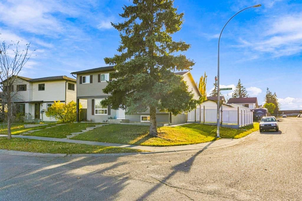 3602 Cedarille Drive SW, Calgary — photo 3 of 50