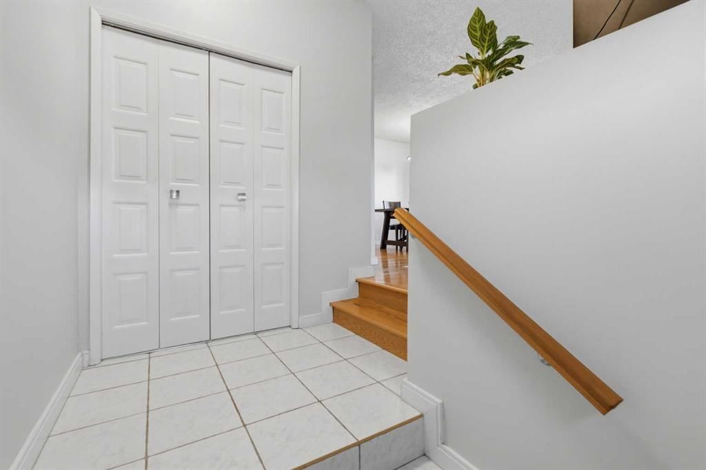 3602 Cedarille Drive SW, Calgary — photo 5 of 50