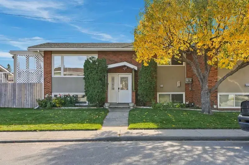 3102 38 Street SW, Calgary — photo 2 of 50